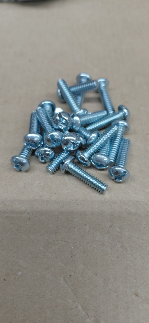 #10-24-3/4" ROUND HEAD ROBERTSON MACHINE SCREW 