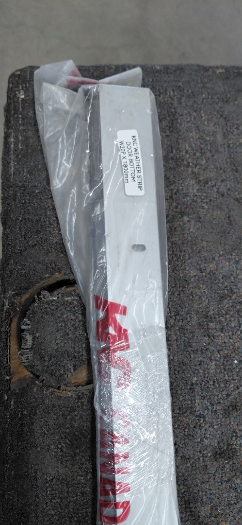KNC WEATHER STRIP DOOR BOTTOM W20P X 1800mm