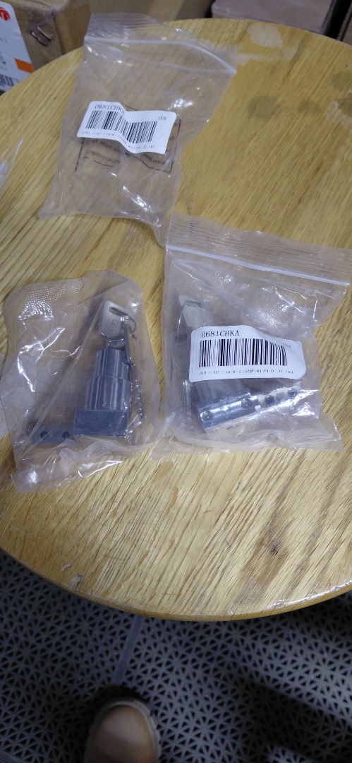 SATIN CHROME END CAP SLIDING DOOR LOCK*K/A 0681SCKA 2-23K-15