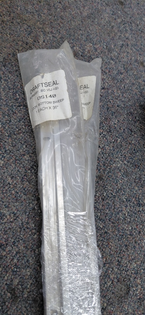 DRAFTSEAL DOOR BOTTOM SWEEP DS140 X 36"
