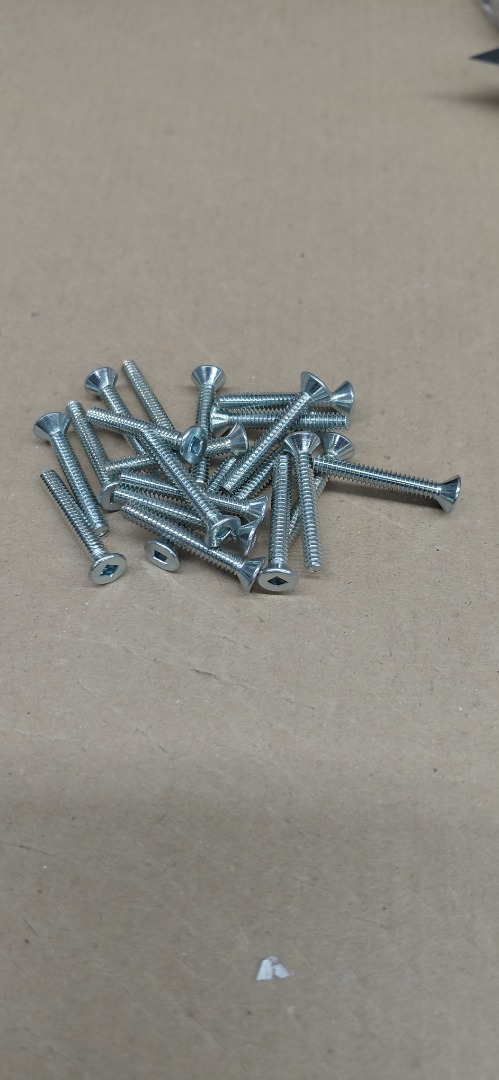 #6-32-1" ROBERTSON FLAT COUNTERSUNK MACHINE SCREW. 
