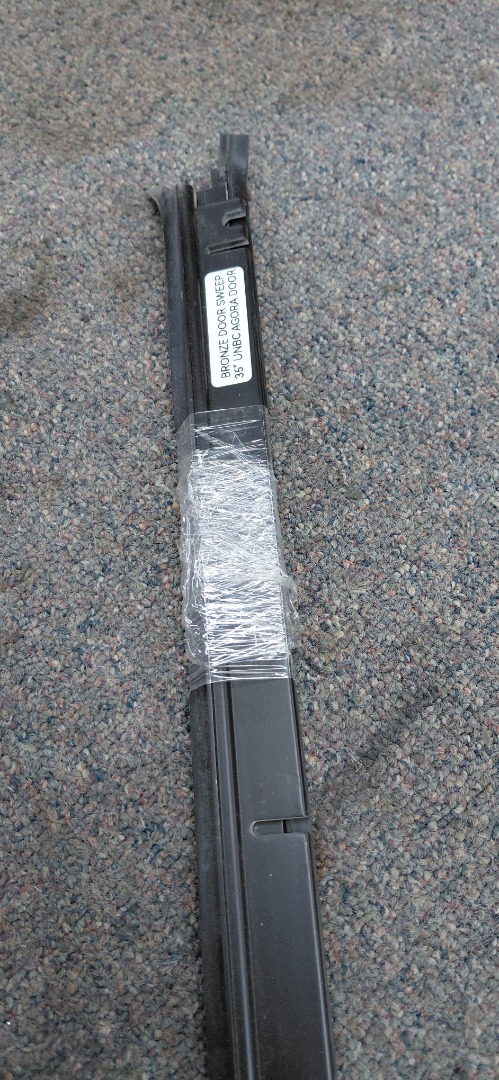 DOOR SWEEP UNBC AGORA DOOR 35" BRONZE 