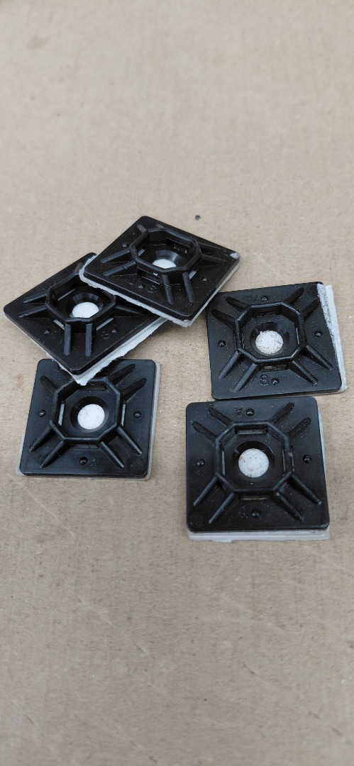 CABLE TIE MAUNTS 1" BLACK NYLON ADHESIVE BOCKED.