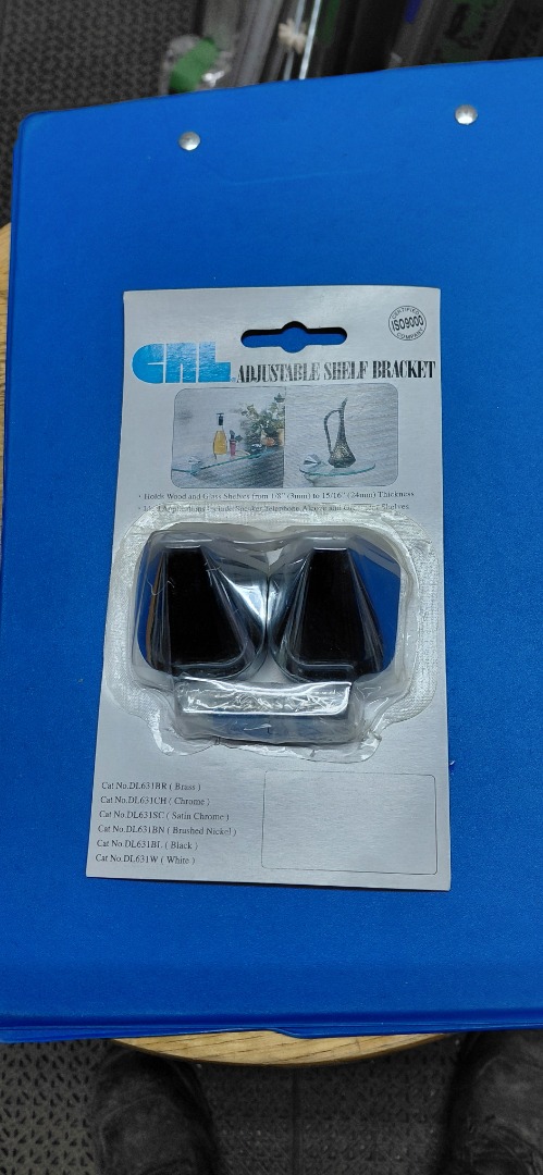 ADJUSTABLE SHELF BRACET