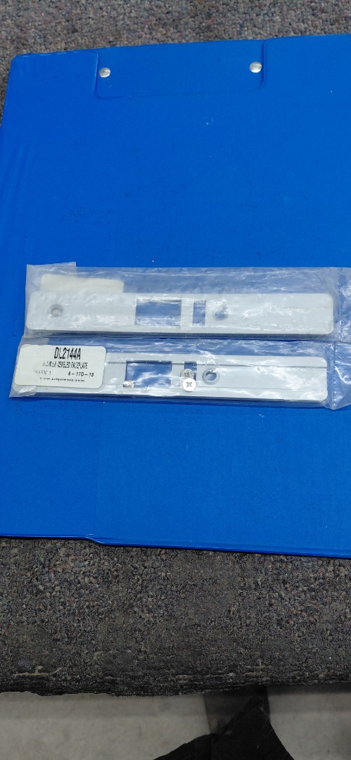 BEVELED FACEPLATE ALUM.RH DL2145A