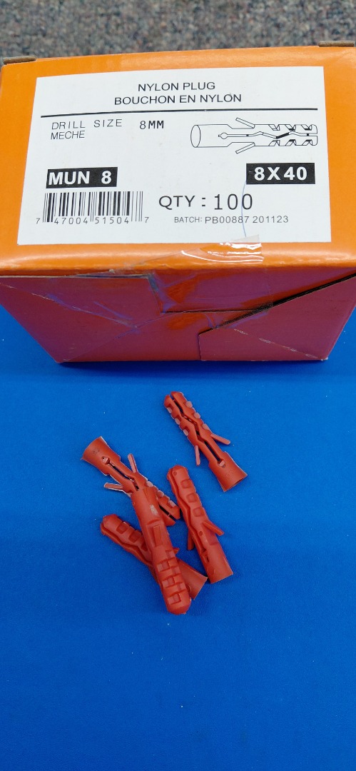 NYLON PLUG DRILL SIDE 8MM