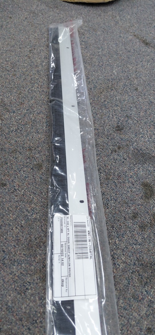KNC DOOR SWEEP w/NYLON BRUSH W-24S X 4" 