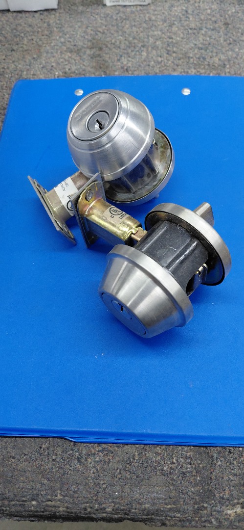 DOUBLE CYLINDER DEADBOLT ( USED)