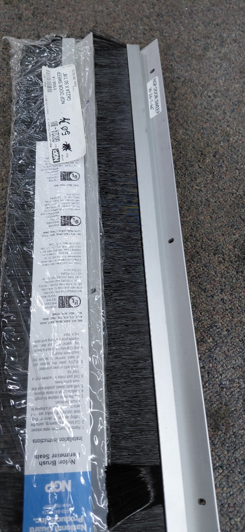 NGP DOOR SWEEP G622A-BB 