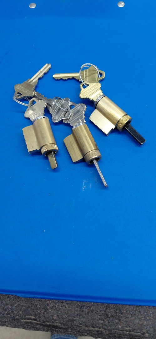 TUMBLERS WITH KEYS (USED)