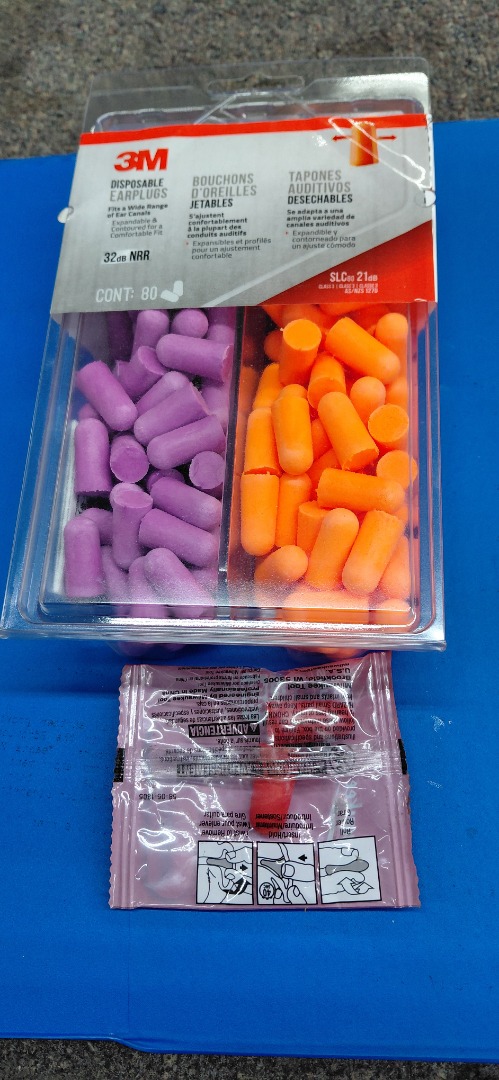 3M DISPOSABLE EARPLUGS