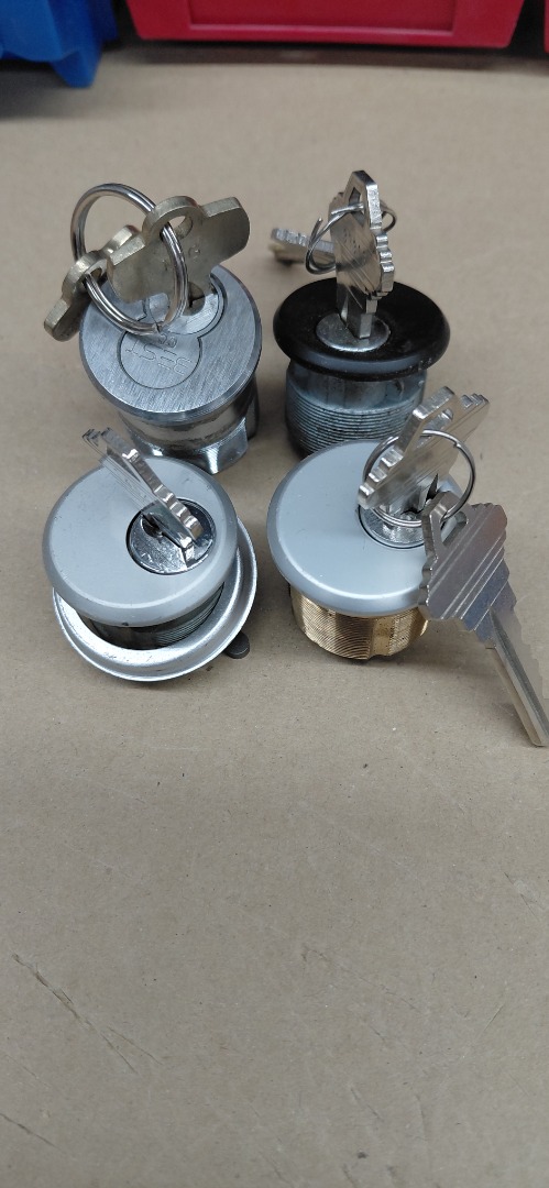 TUMBLERS WITH KEYS (USED) LOCK CYLINDERS