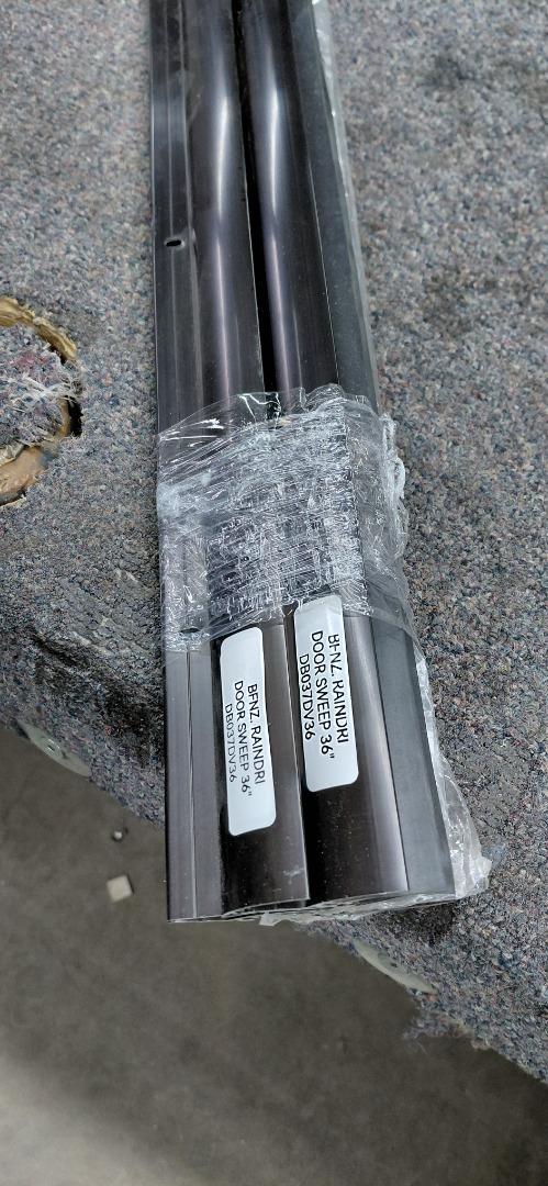BENZ. RAINDRI DOOR SWEEP 36" DB037DV36