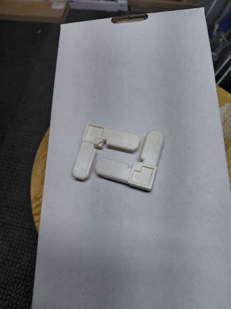 SQUARE SCRM CORNER WHITE 7/16"