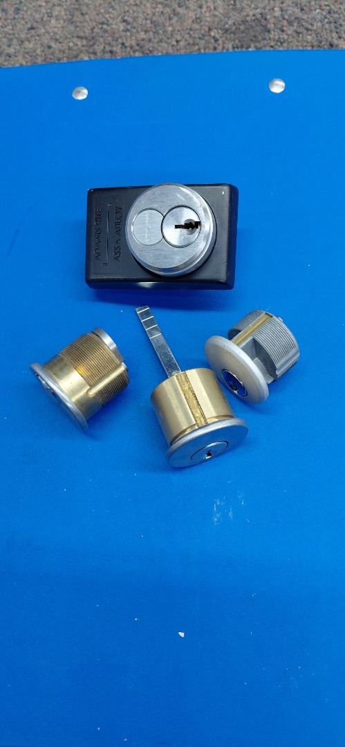 TOMBLERS WIYHOUT KEYS (USED)