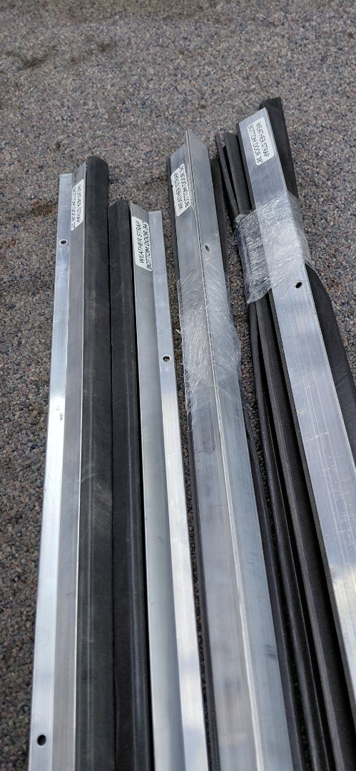 WEATHER STRAP BOTTOM DOOR 