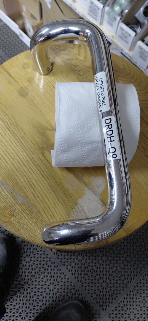 OFFSET. D PULL HANDLE CROME 9"