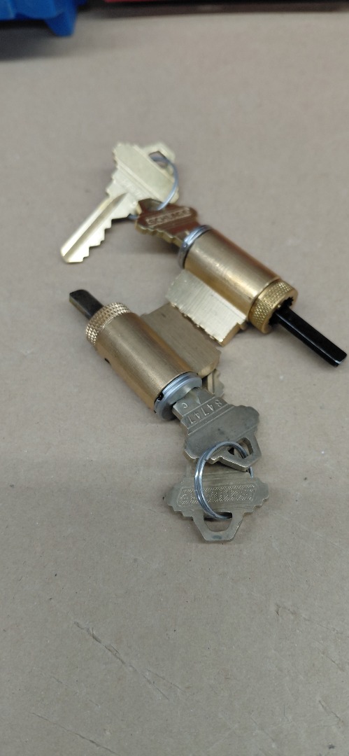 TUMBLERS WITH KEYS (USED) LOCK CYLINDERS