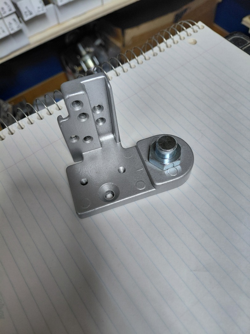 KAWNEER LEFT BOTTOM OFFSET PIVOT 