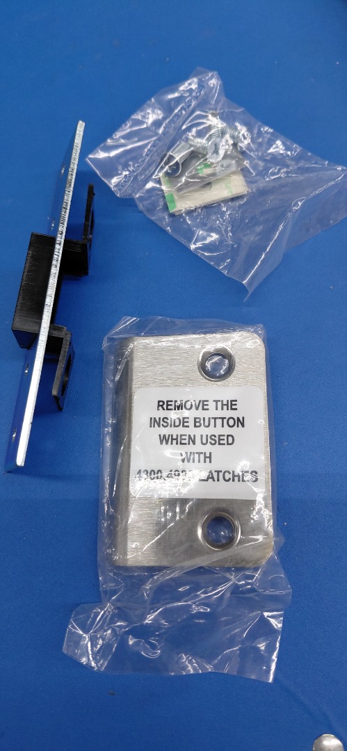 STAINLESS STEEL DEADLATCH STRIKE PLATE