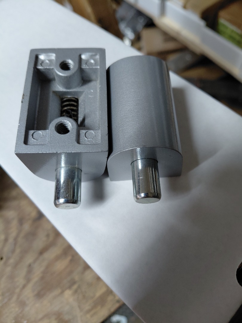 US ALUMINUM TOP DOOR PIYOT 